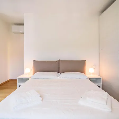 Apartament Historical Center - Free Parking And Private Terrace Como